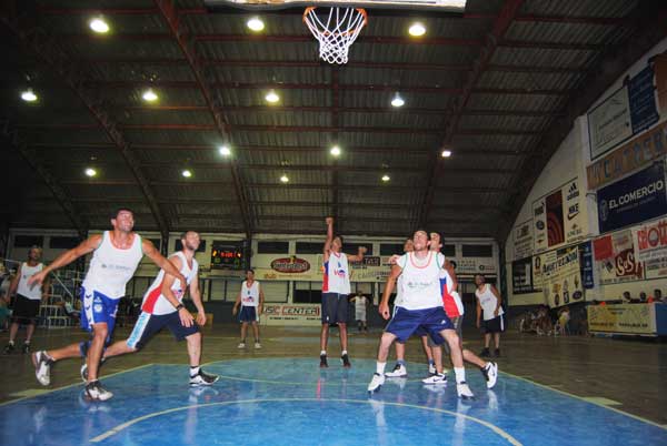 Se juega el Comercial de Básquet