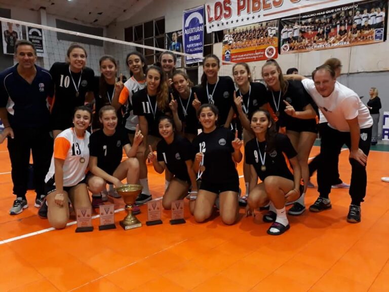 INTERASOCIACIONES – Un Sub 17 enorme fue campeón con entrenadores y jugadoras del «Cele»