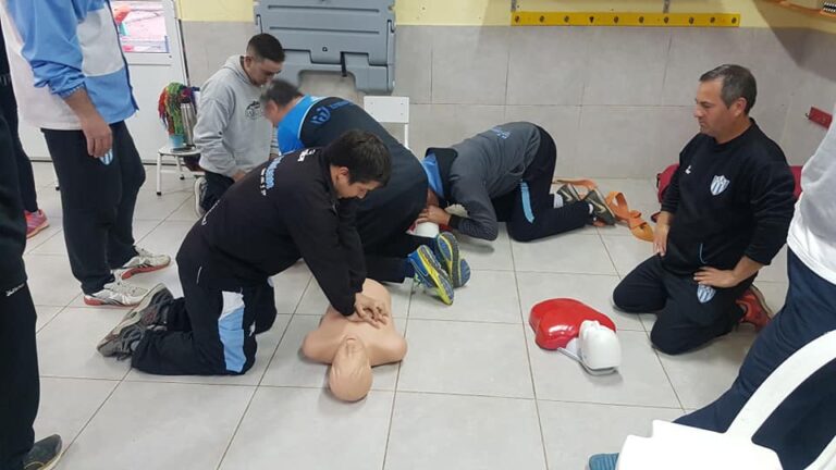 RCP, PRIMEROS AUXILIOS Y CARDIO DESFIBRILADOR – Excelente capacitación para profesores