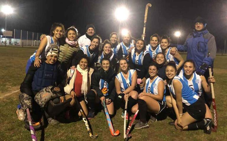 Festejos de Trebolense en hockey