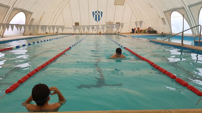 La climatizada abrió nuevos horarios por la afluencia de nadadores