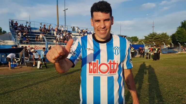 «Quiero verte otra vez, oh… no te vayas campeón…»