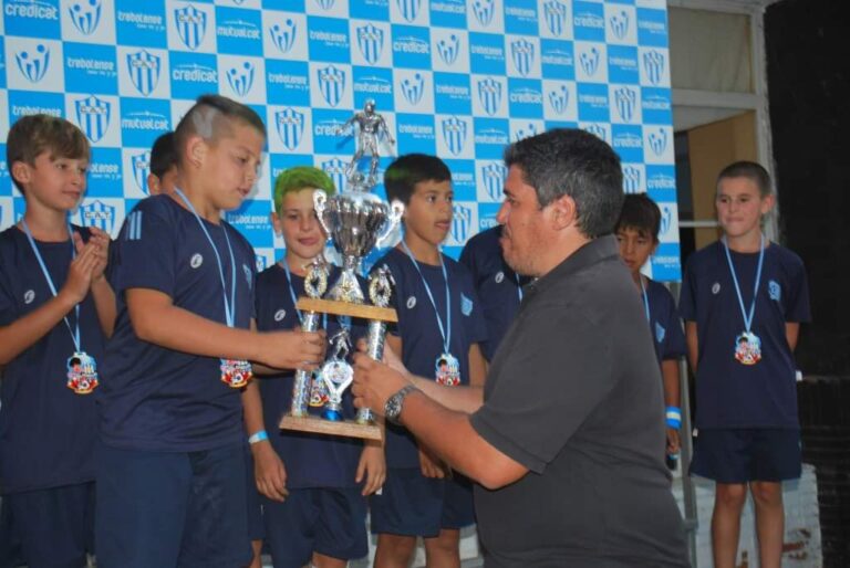 ESTRELLAS DEL MAÑANA – La verdadera fiesta del fútbol se vivió en Trebolense