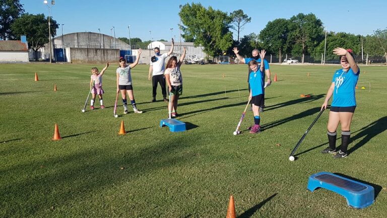 El hockey vuelve con la carita de felicidad de sus niños