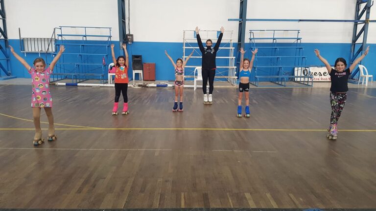 Las niñas patinadoras regresan con alegría y muchos cuidados