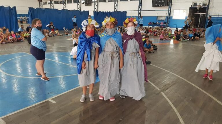 La colonia le dio la bienvenida a los Reyes Magos