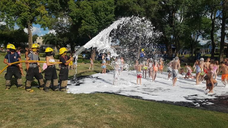Colonia con Bomberos y fiesta de la espuma!!!