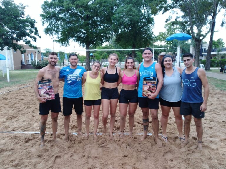 Ni el mal clima pudo detener el gran torneo de beach voley