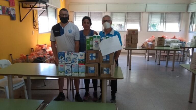 Ya se reparte la leche del nado solidario