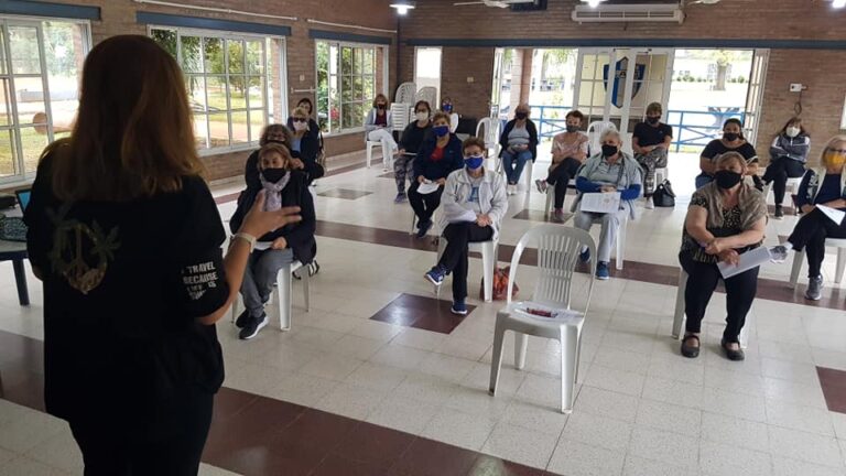 PAMCAT – Con un concurrido taller de alimentación saludable, se comenzó a trabajar con los adultos mayores