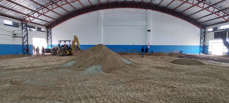 PISO FLOTANTE DEL EDGAR DEGANO – Movimientos de tierra y firma del contrato con Tecno Piso