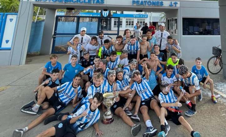 NOVENA CAMPEON – El «Cele» ganó el clásico y festejó a lo grande