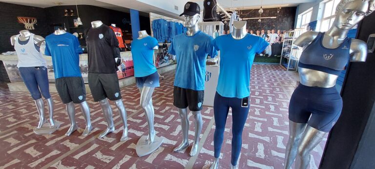 PARA NAVIDAD – ¡Tienda CAT estrena toda la nueva indumentaria!