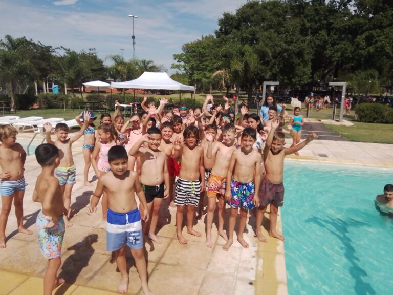 ACCION SOCIAL – Trebolense becó niños del CAF para la colonia «Celestitos»