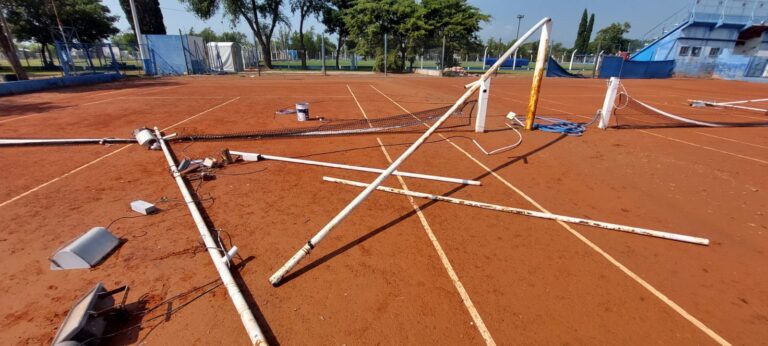 TRAS LA TORMENTA – Más trabajos de recuperación del campo de deportes