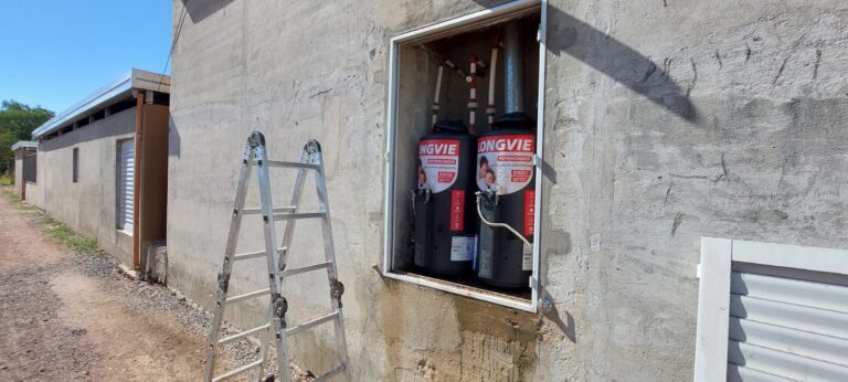 Nuevos termotanques para el vestuario de la pileta