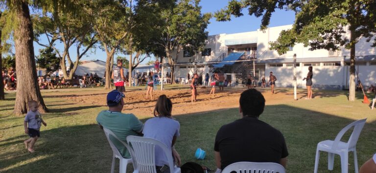 Beach voley y peloteros para un domingo espectacular