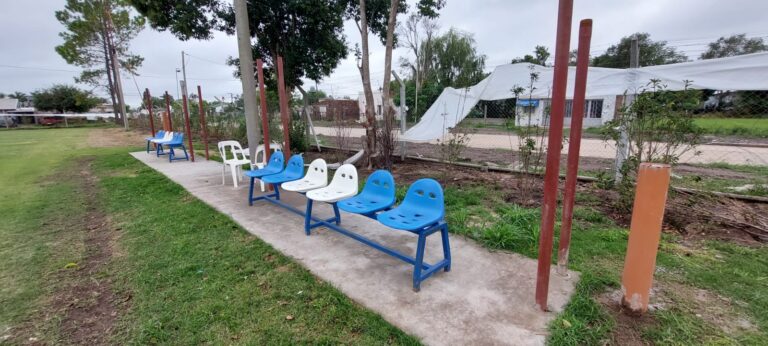 Se construyen nuevos bancos de suplentes para el hockey