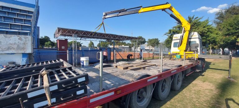 Se instalan las nuevas cabinas en el Estadio Centenario
