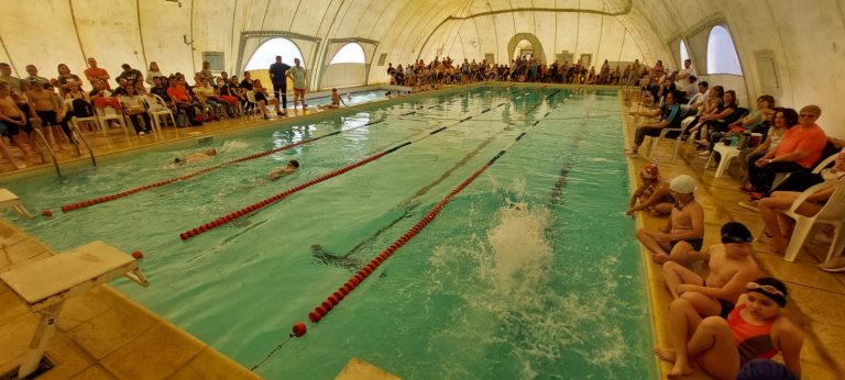 VIERNES 13 – Encuentro de natación para adultos en la climatizada