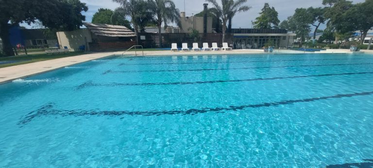 Trebolense extiende la temporada de pileta