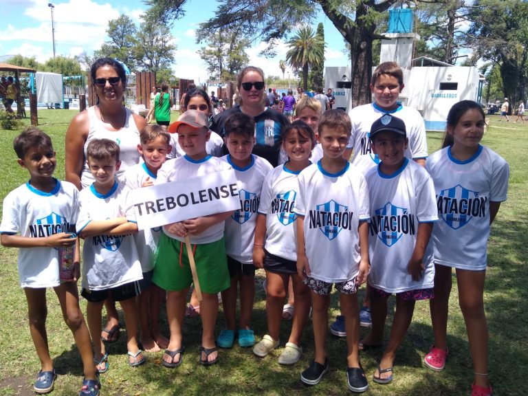 Gran trabajo de Trebolense en el último torneo de natación de la temporada