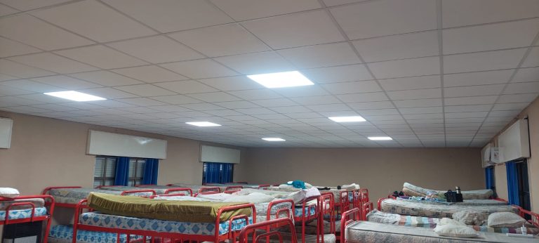 Flamante cielo raso e iluminación para los albergues
