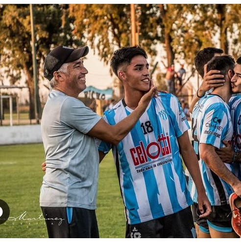 El «Pato» y el gol de su hijo Tomás en el clásico