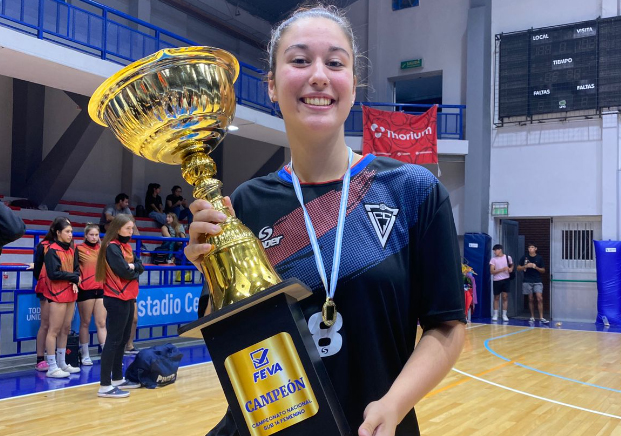 NACIONAL SUB 16  DE VOLEY – «Lula» Carpegna campeona con Santa Fe