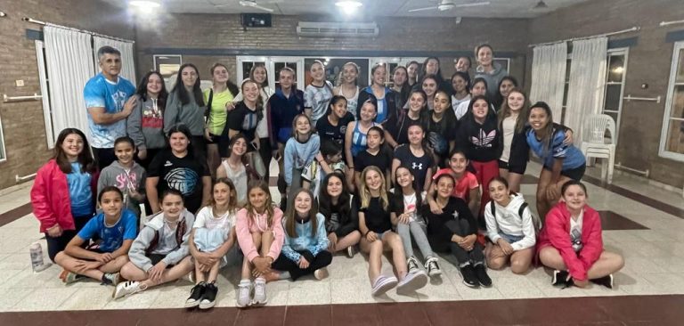 VOLEY – Caro Costagrande brindó una interesante charla para las categorías Sub 12, Sub 13 y Sub 14