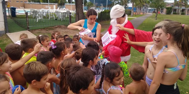 COLONIA DE VACACIONES – La primera fiesta de Trebolense fue con papá Noel