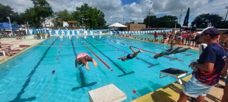 ANCOS ya programó el calendario de torneos de natación 2026 y Trebolense será SEDE