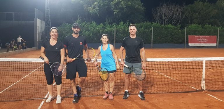 TENIS DE ADULTOS – Partidos, singles, dobles, y grandes momentos en la noche del viernes