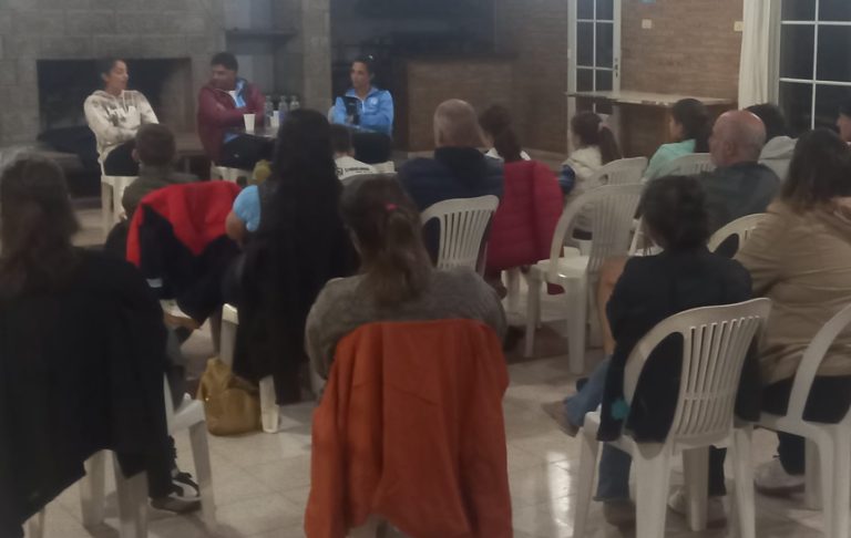 La tenista profesional Jazmín Ortenzi brindó una hermosa charla para jugadores y padres