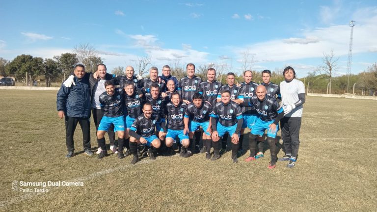 FUTBOL SENIOR – Puntero, invicto y con puntaje ideal