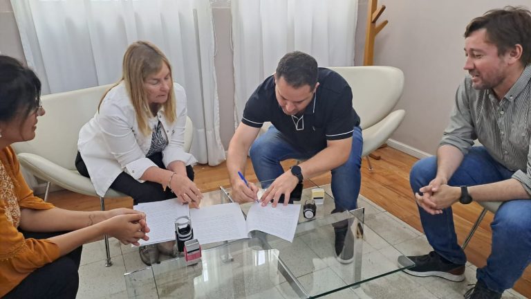 Trebolense recibió aportes provinciales para avanzar con la iluminación en el Campus de entrenamiento deportivo