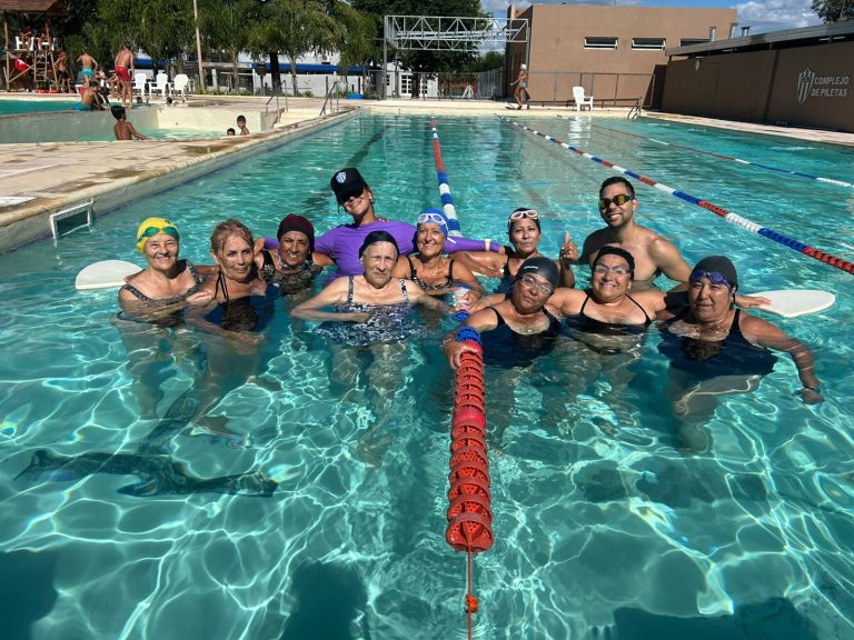 Informate de cómo sigue la natación de adultos