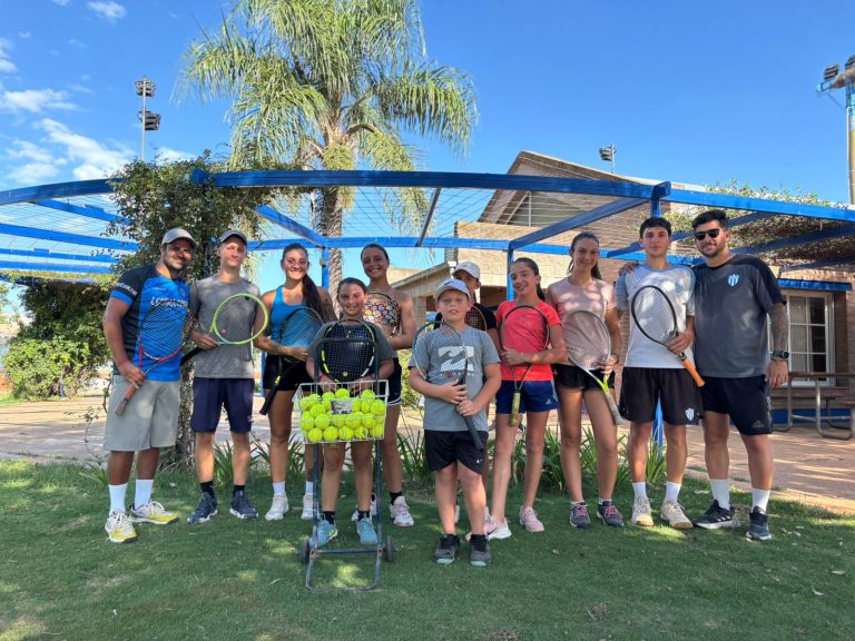 El tenis de Trebolense comienza las competencias oficiales