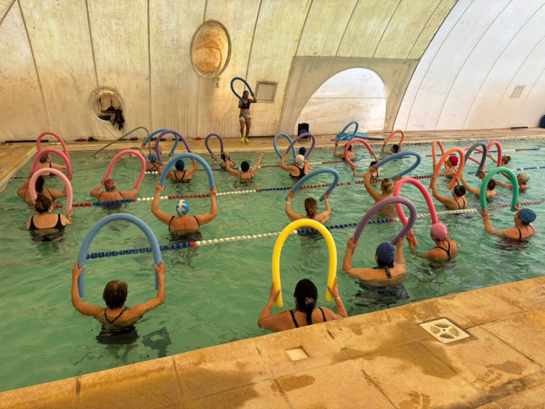 Clase abierta de Aquagym en el Trebolense: deporte, alegría y celebración en la pileta