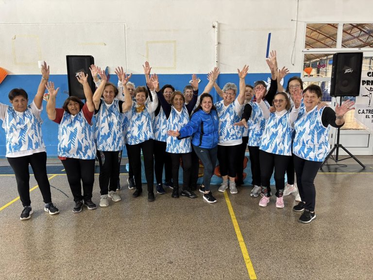 El grupo de adultos mayores participa de las olimpíadas del PEAM