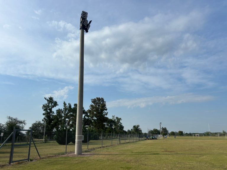 Trebolense ilumina dos nuevas canchas oficiales en su Campus de Entrenamiento Deportivo