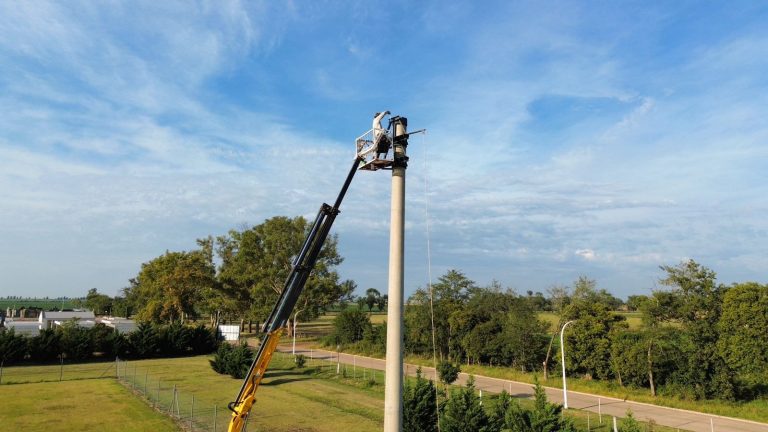 Trebolense avanza con una obra de gran envergadura: iluminará las cuatro canchas de su Campus deportivo