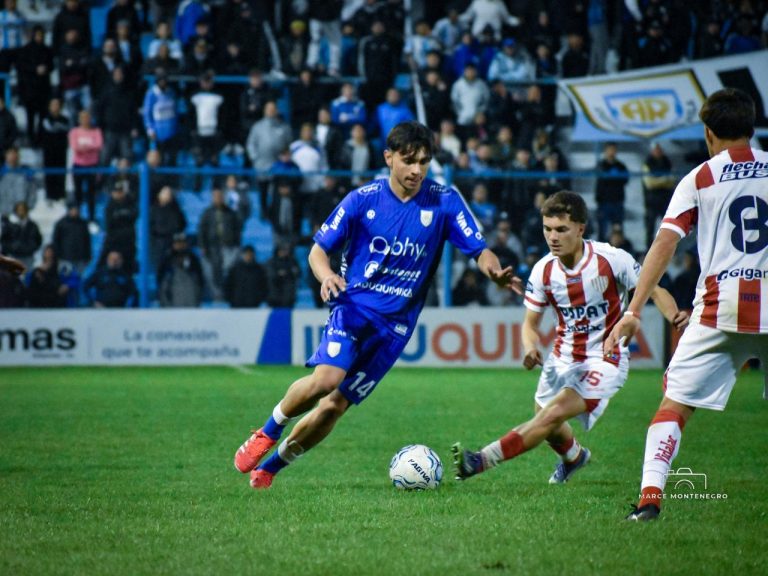 “Bochi” Pepino debutó en la Primera Nacional y enorgullece a Trebolense