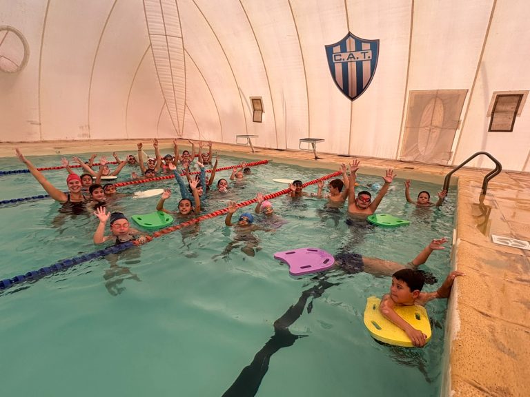 La pileta climatizada de Trebolense vive una temporada récord y suma propuestas innovadoras