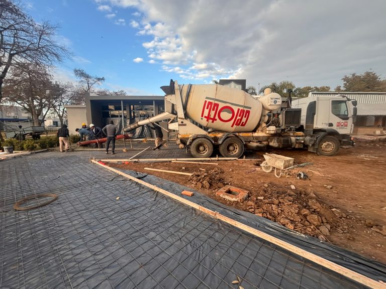 Avanza a buen ritmo la remodelación del playón de ingreso de Trebolense